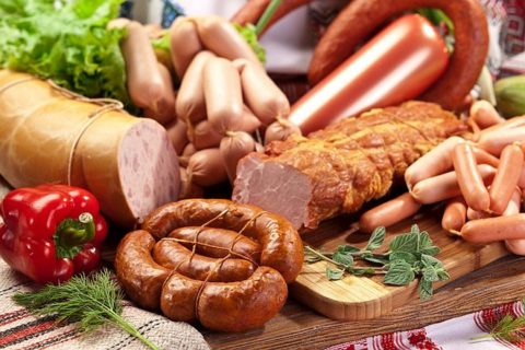 Копчености и острые блюда являются запрещенными при гипотиреозе.